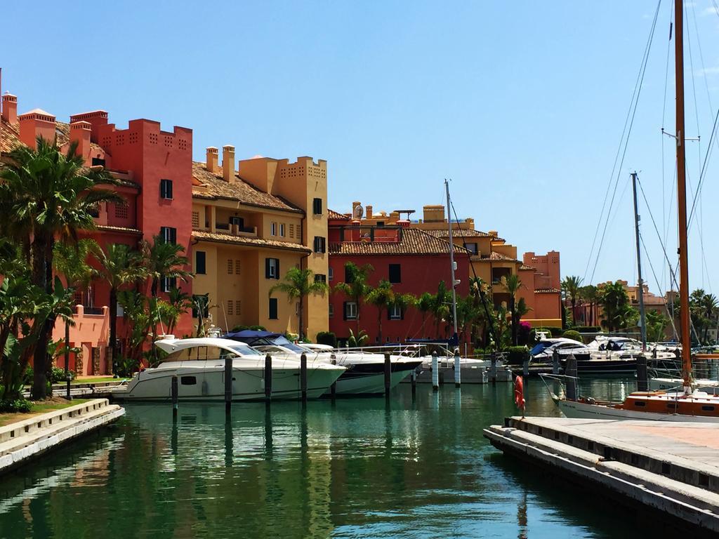 Bahia De Casares Daire Estepona Oda fotoğraf
