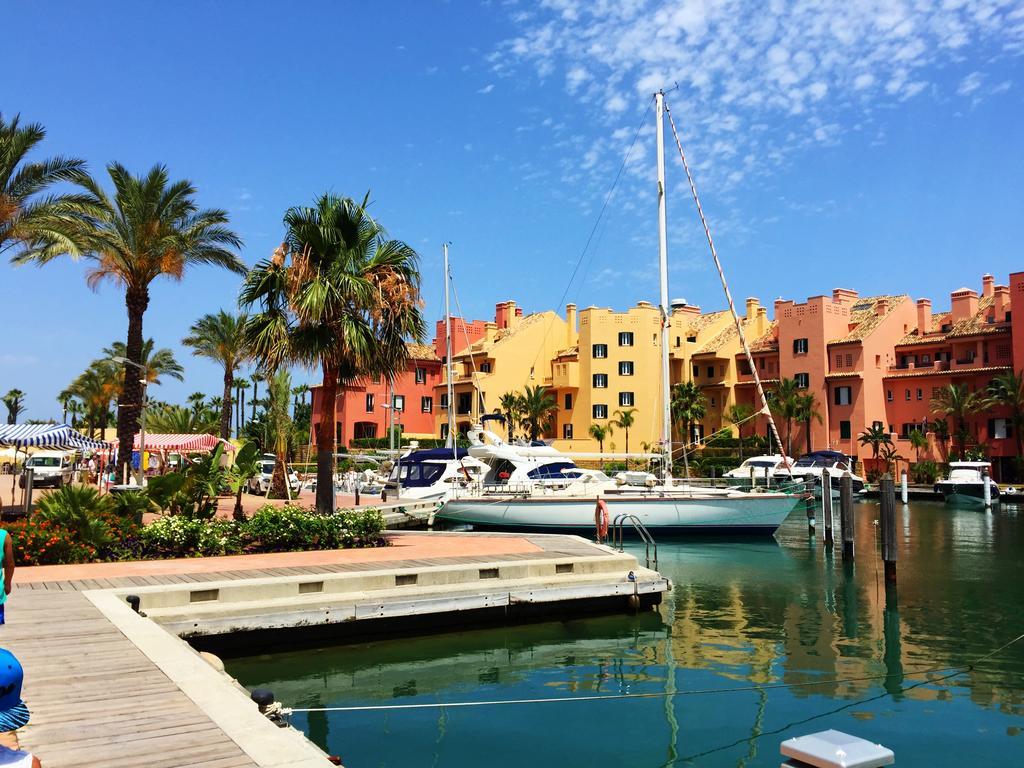 Bahia De Casares Daire Estepona Oda fotoğraf
